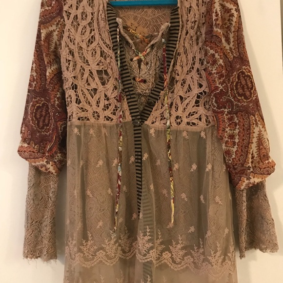 Gimmicks laced up lace top - Picture 4 of 8